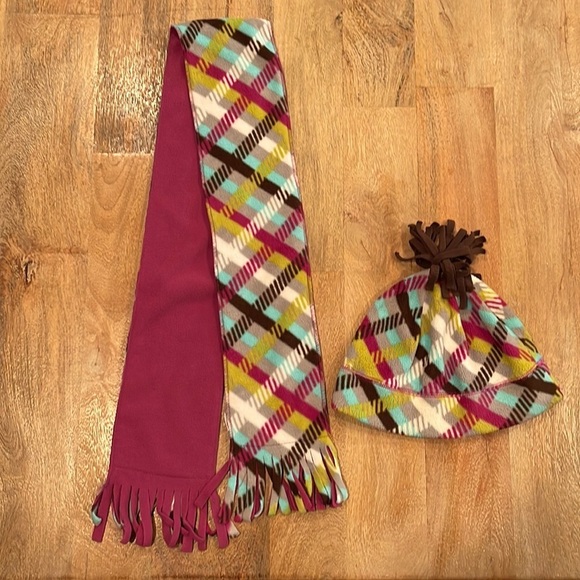 𝅺Girls winter hat & scarf set - Picture 3 of 5